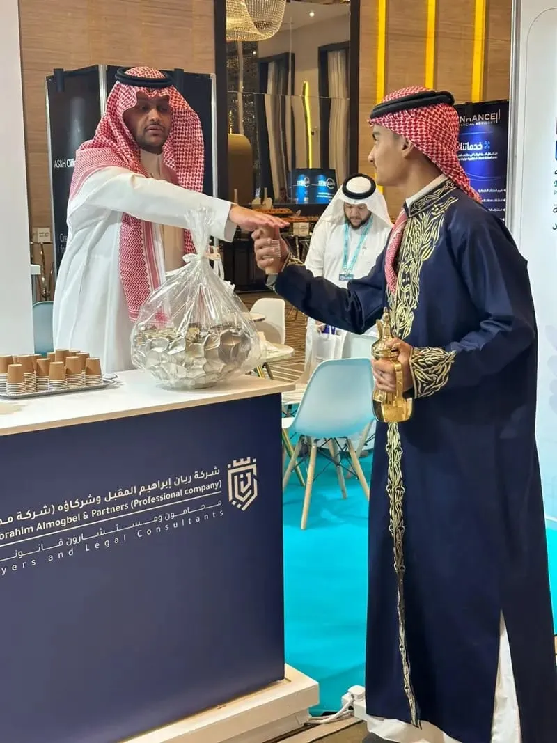 قهوجي صباب الرياض: فن تقديم القهوة في المناسبات